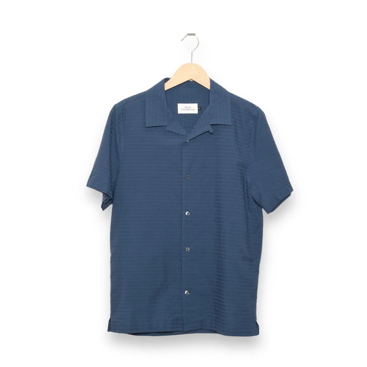 About Companions Kuno Shortsleeve eco seersucker blue