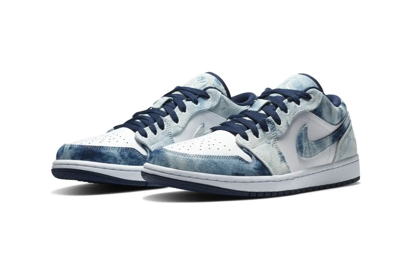 Air Jordan 1 Low SE Washed Denim: Stylish Casual Mens Sneakers