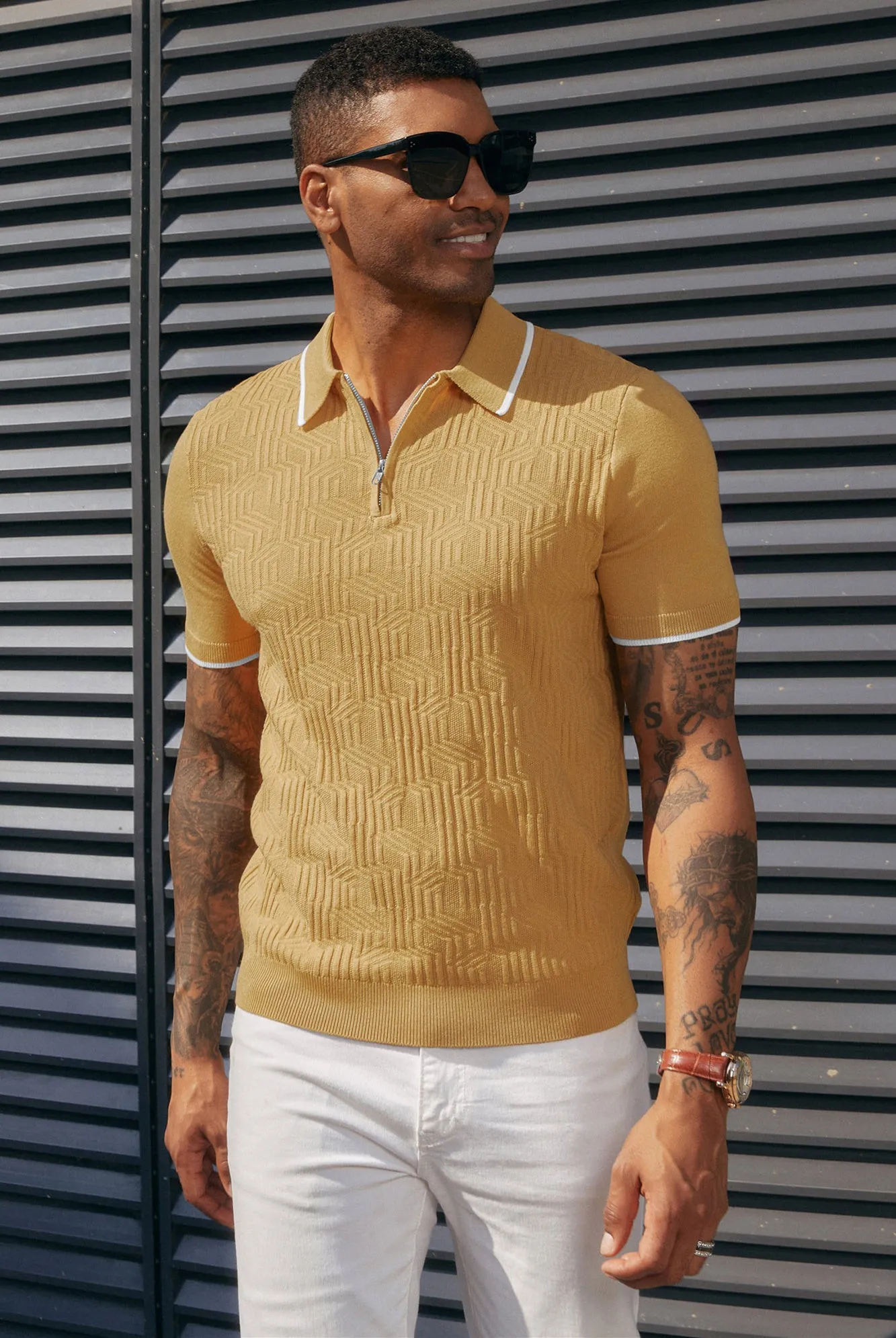 Men Textured Knitwear Short Sleeve Lapel Collar Zip-up Neck Knitted Tops