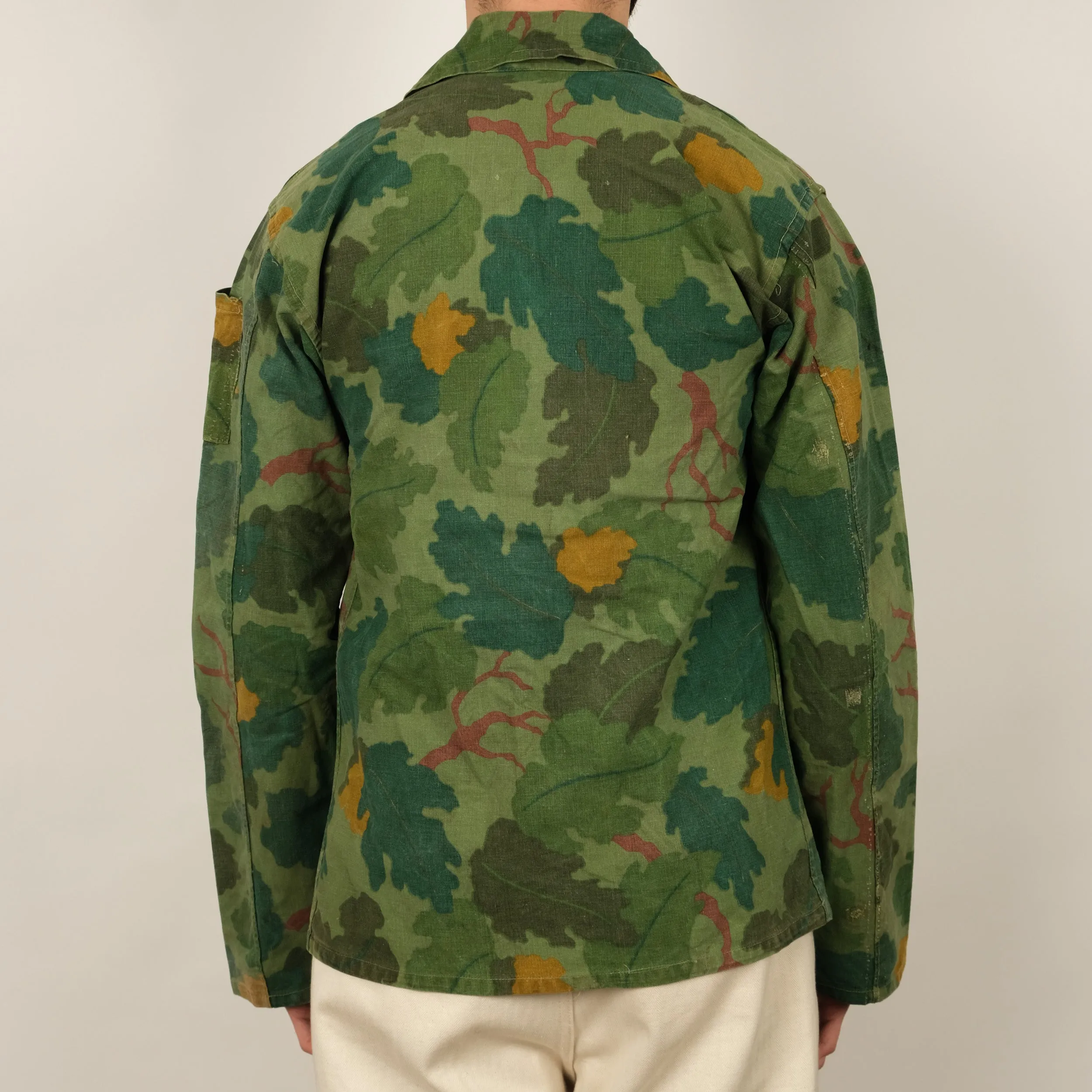 Authentic Mitchell Camo Jacket - Classic Outdoor Style with Durable Fabric and Versatile Design