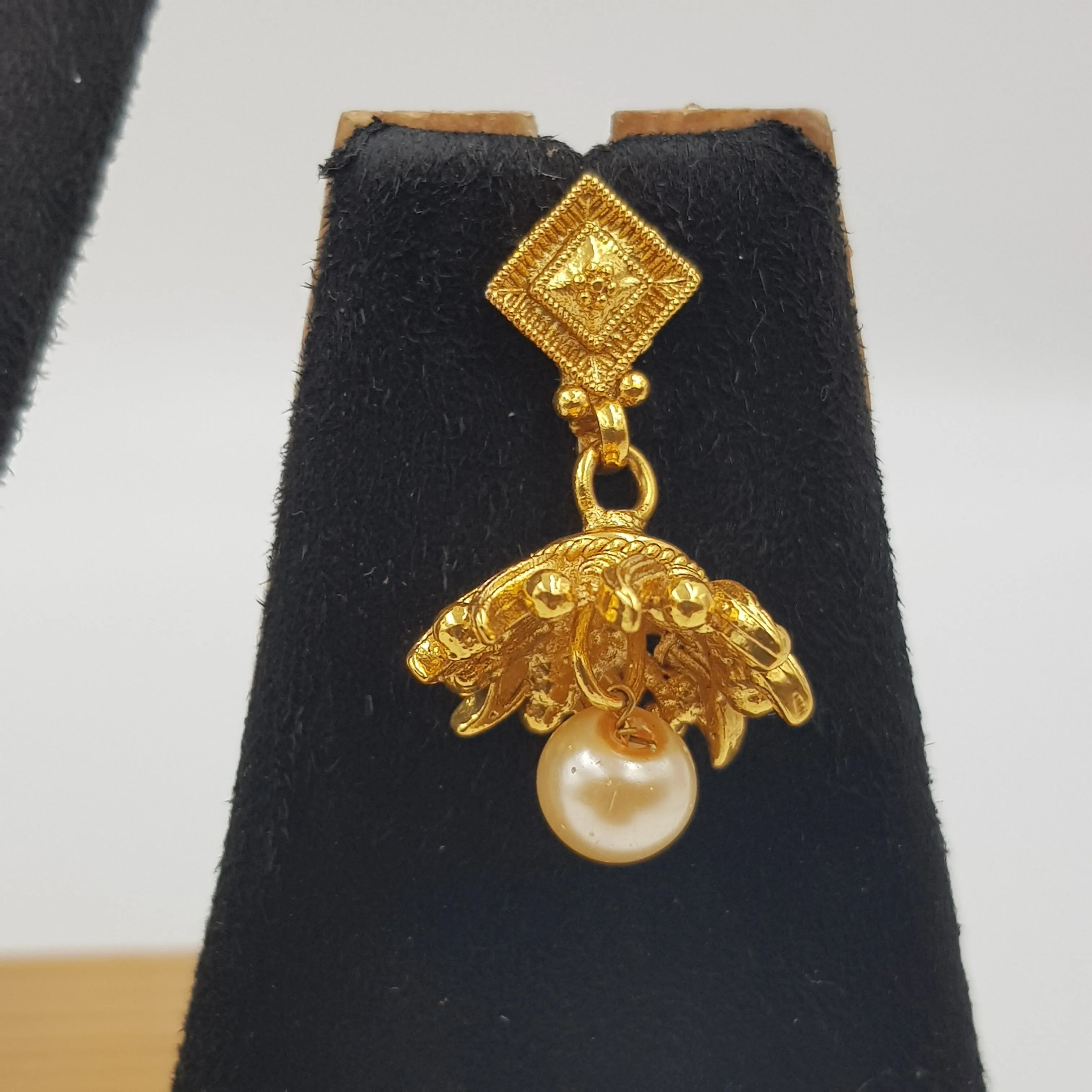 Round Neck Gold Look Necklace Set 7149-33