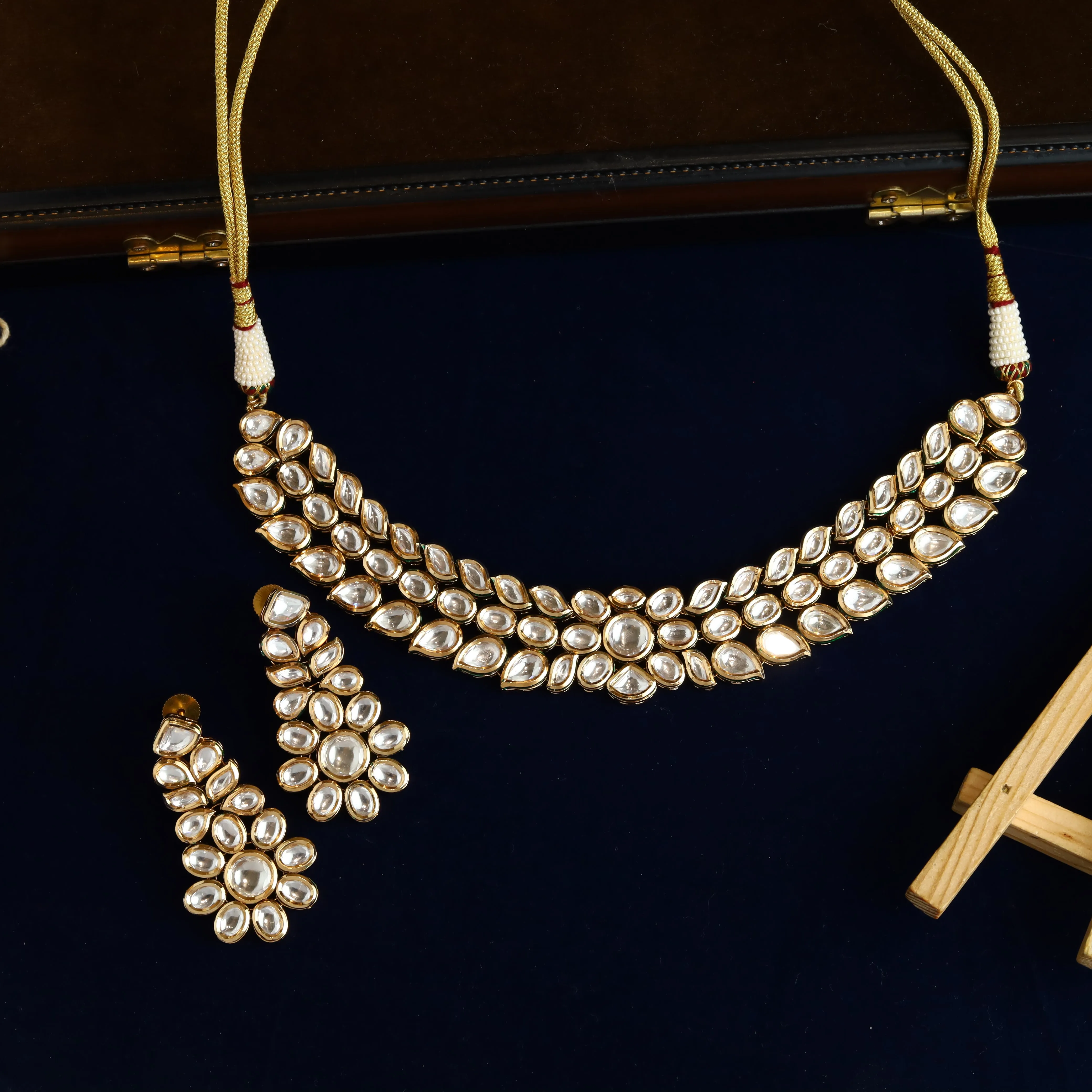 Round Neck Kundan Necklace 4266-68
