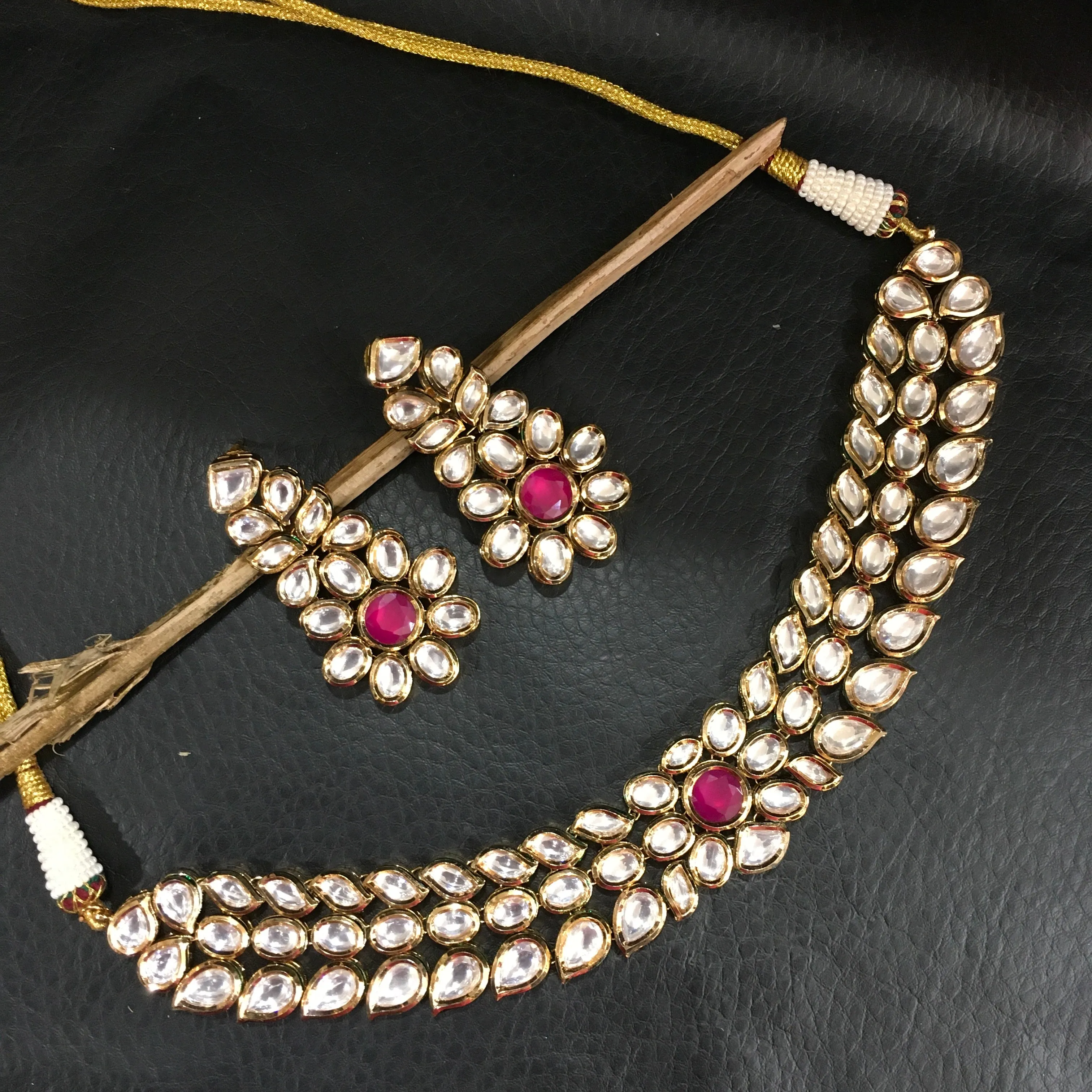 Round Neck Kundan Necklace 4266-68