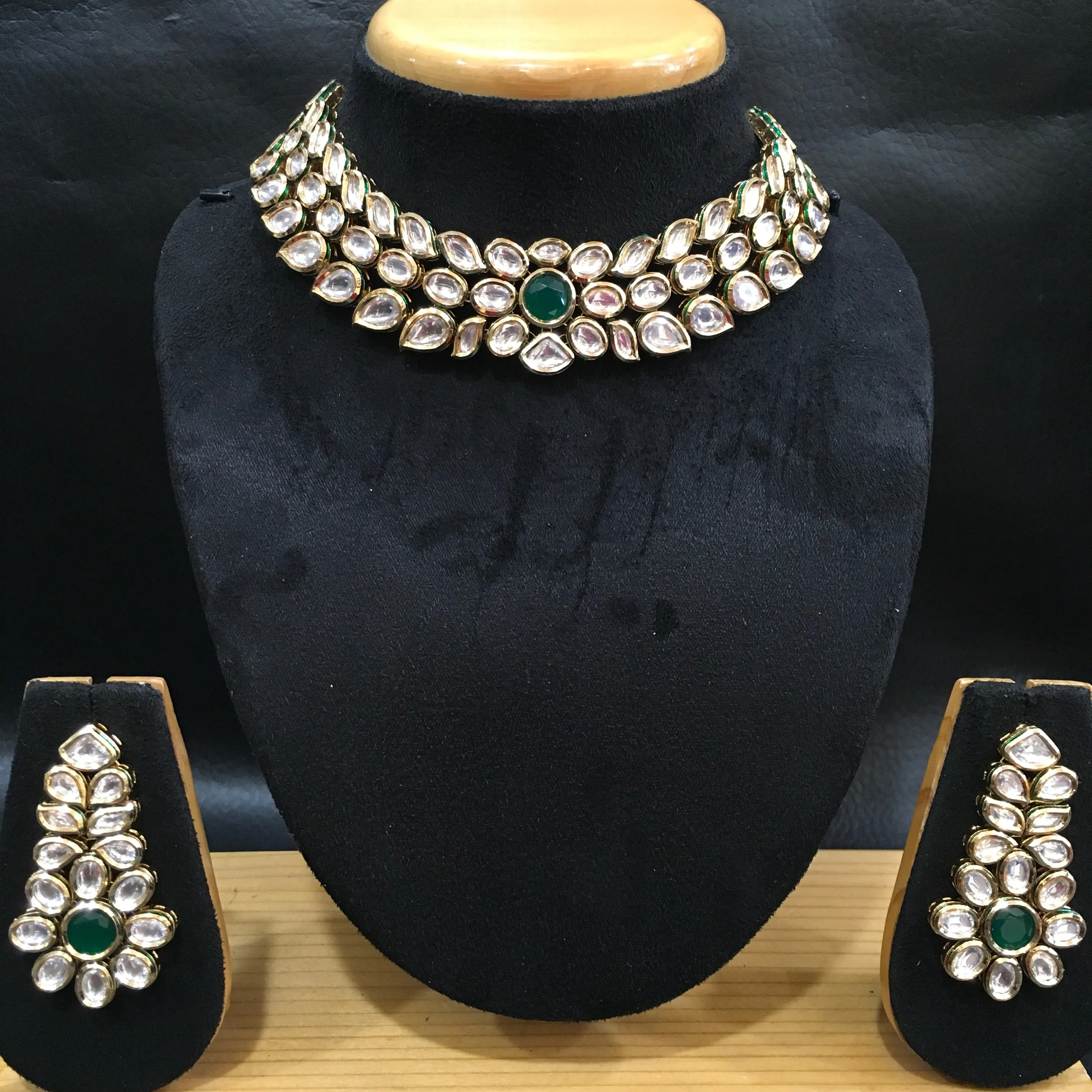 Round Neck Kundan Necklace 4266-68