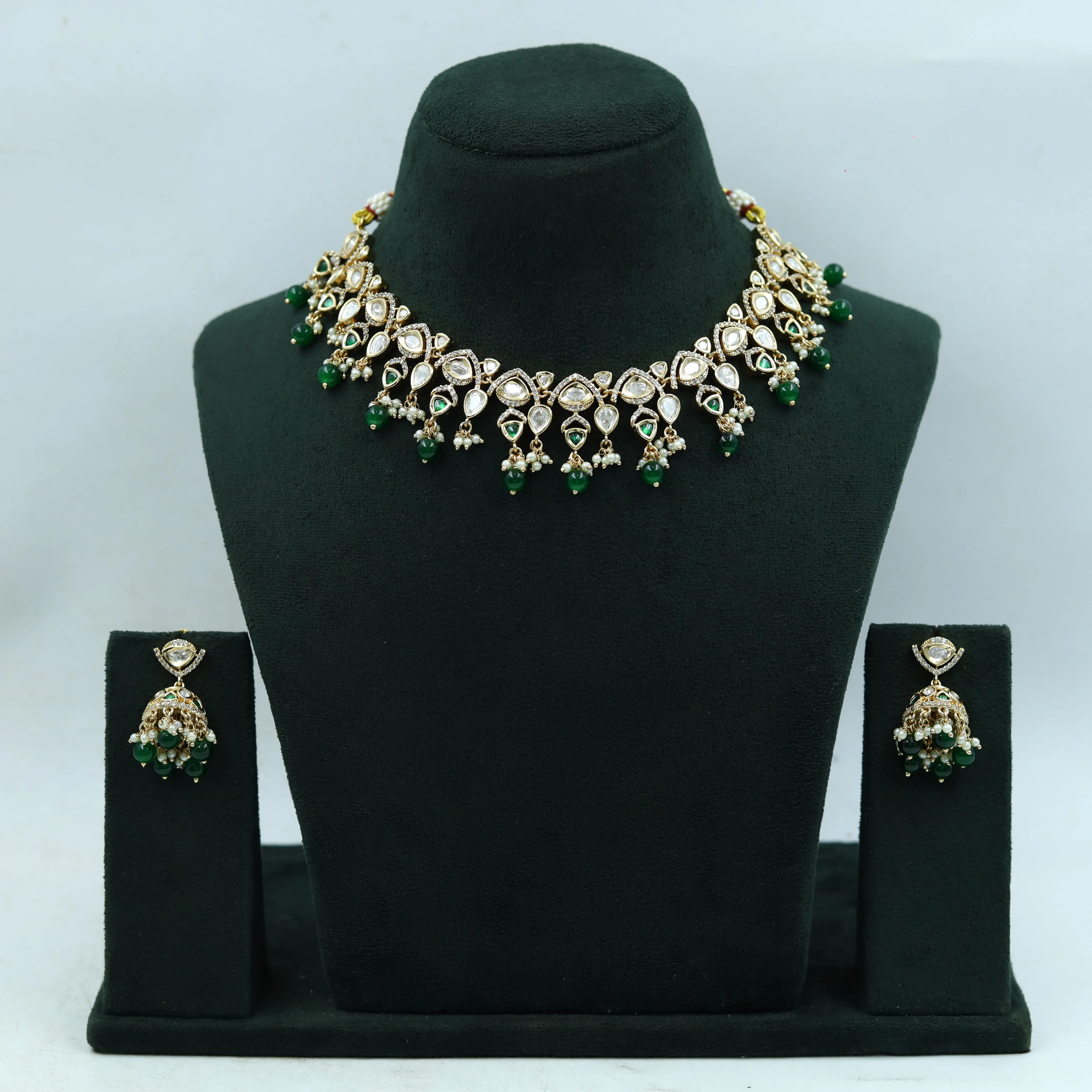 Round Neck Kundan Necklace Set 15616-28