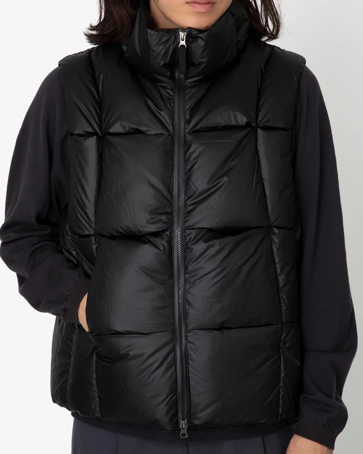 THREE-DIMENSIONAL DOWN VEST