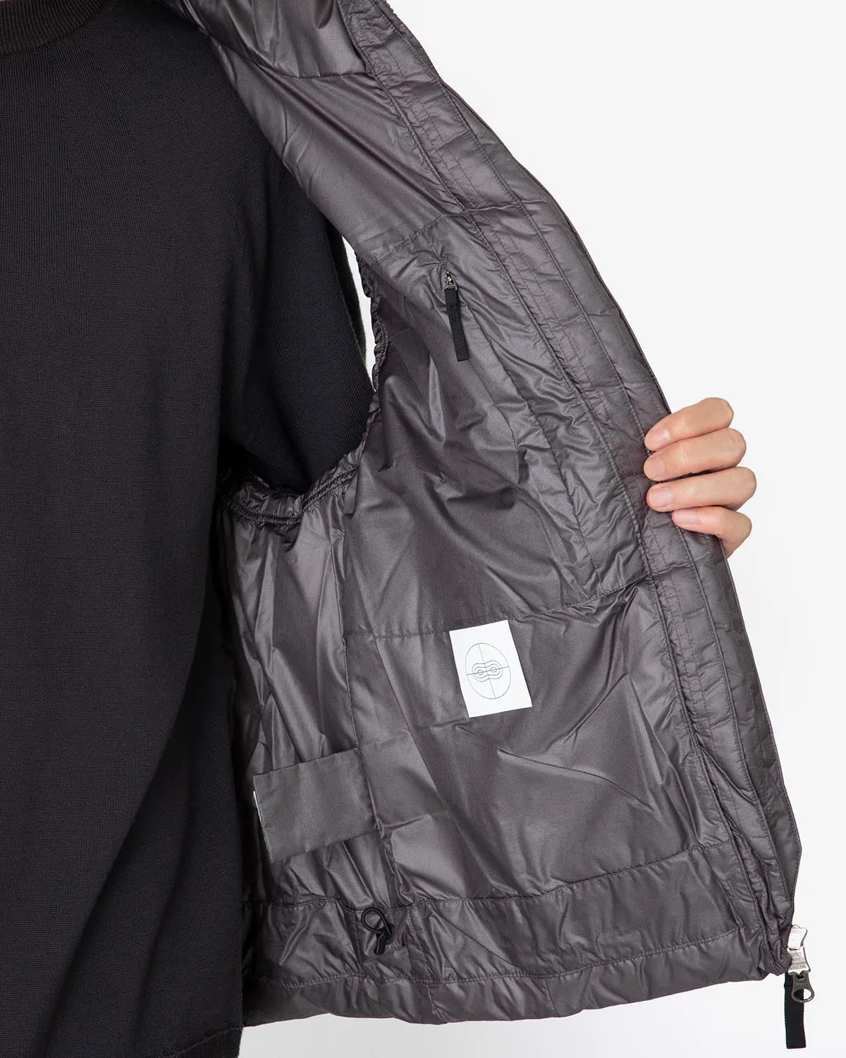 THREE-DIMENSIONAL DOWN VEST